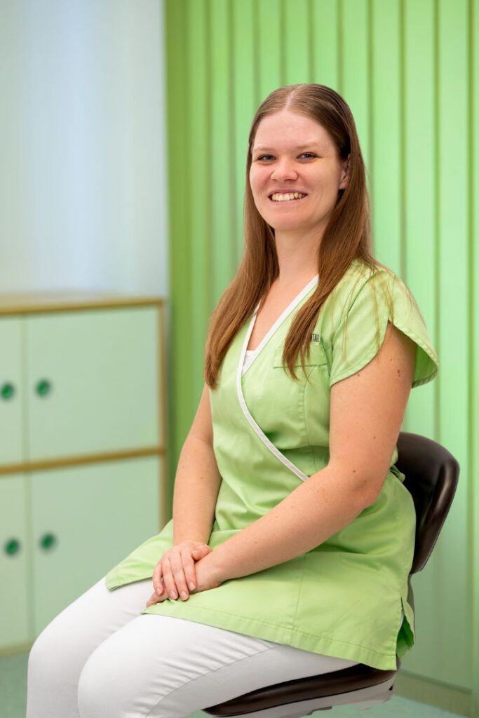 Gréta Lakomecz Assistentin