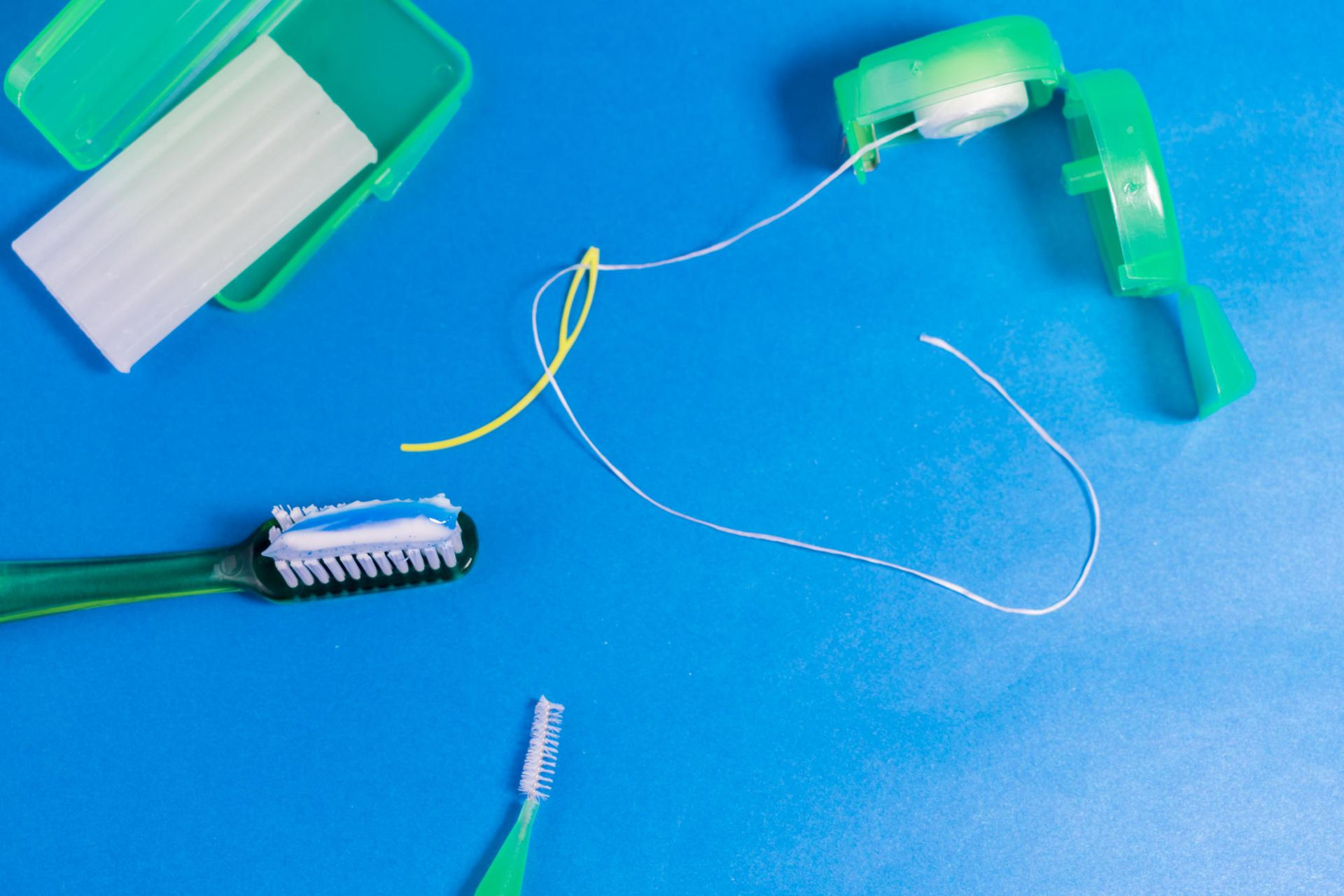 Zahnbürste, Zahnseide, Interdentalbürste